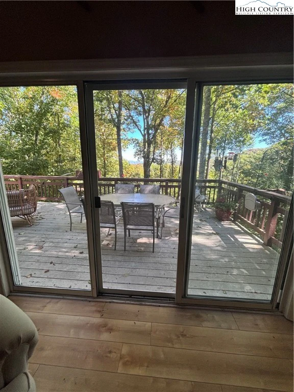 Image number 17 for the current listing