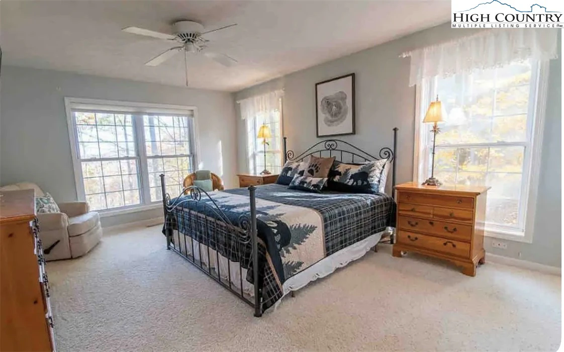 Image number 19 for the current listing