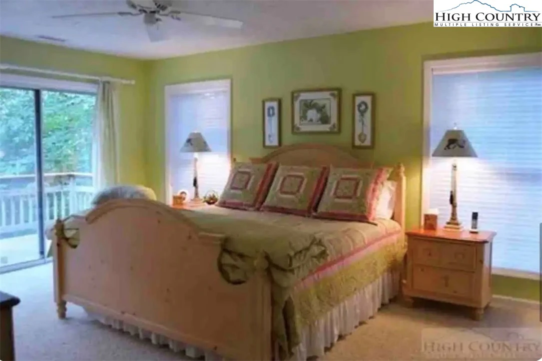 Image number 21 for the current listing