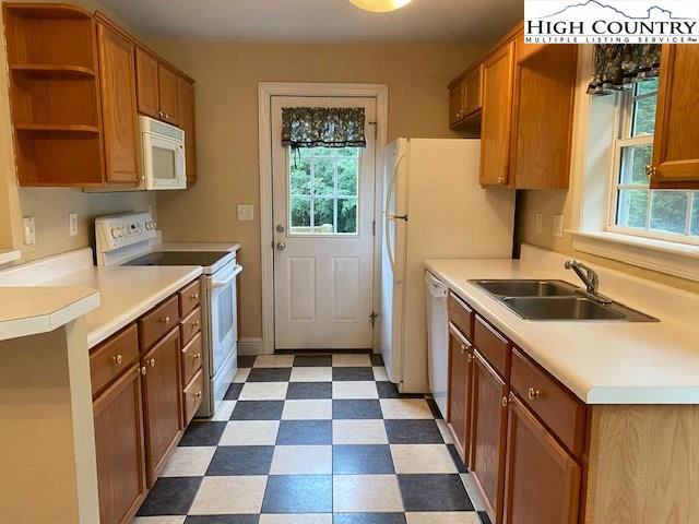 Image number 2 for the current listing