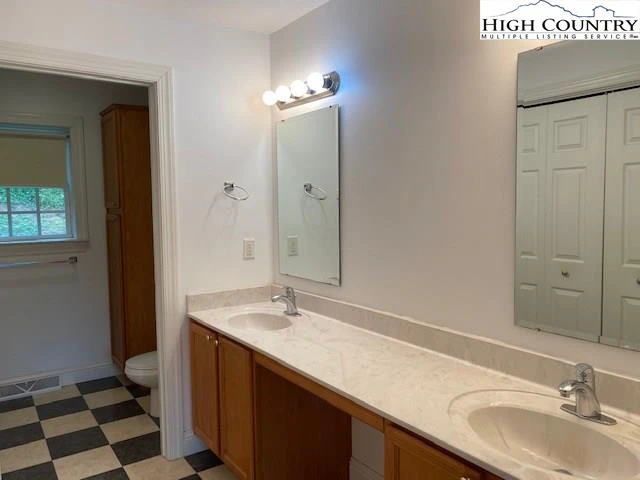 Image number 9 for the current listing