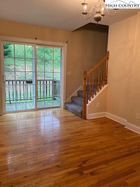 Image number 12 for the current listing