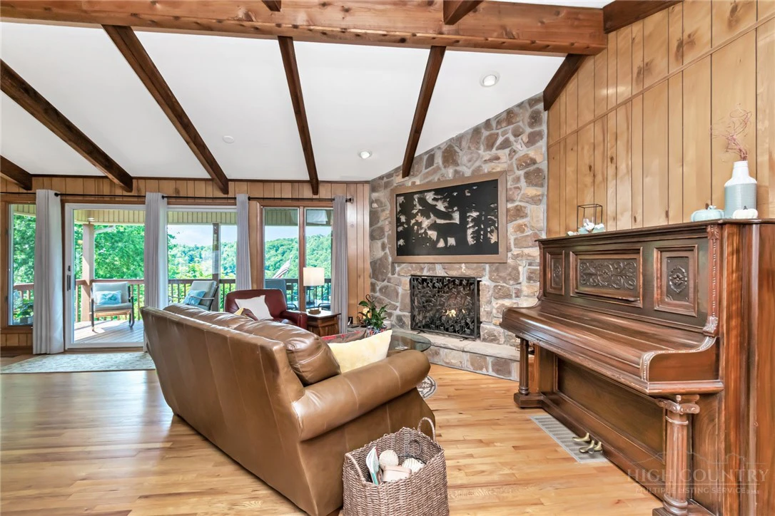 Image number 5 for the current listing