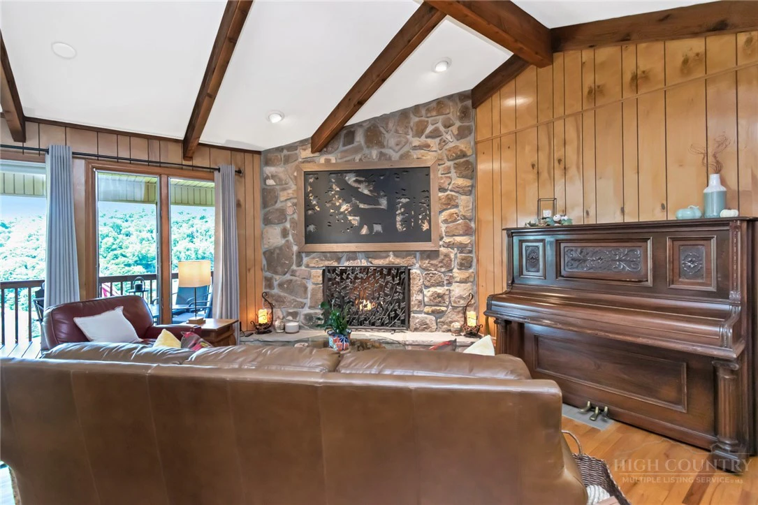 Image number 6 for the current listing