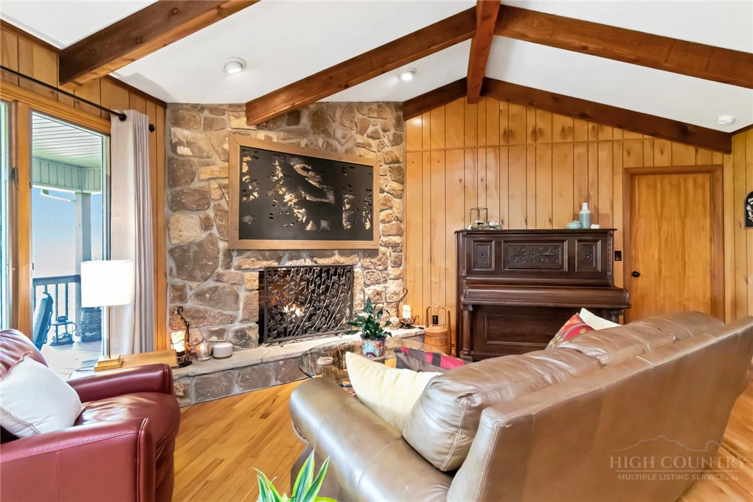 Image number 7 for the current listing