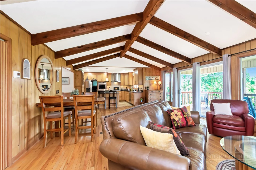 Image number 8 for the current listing
