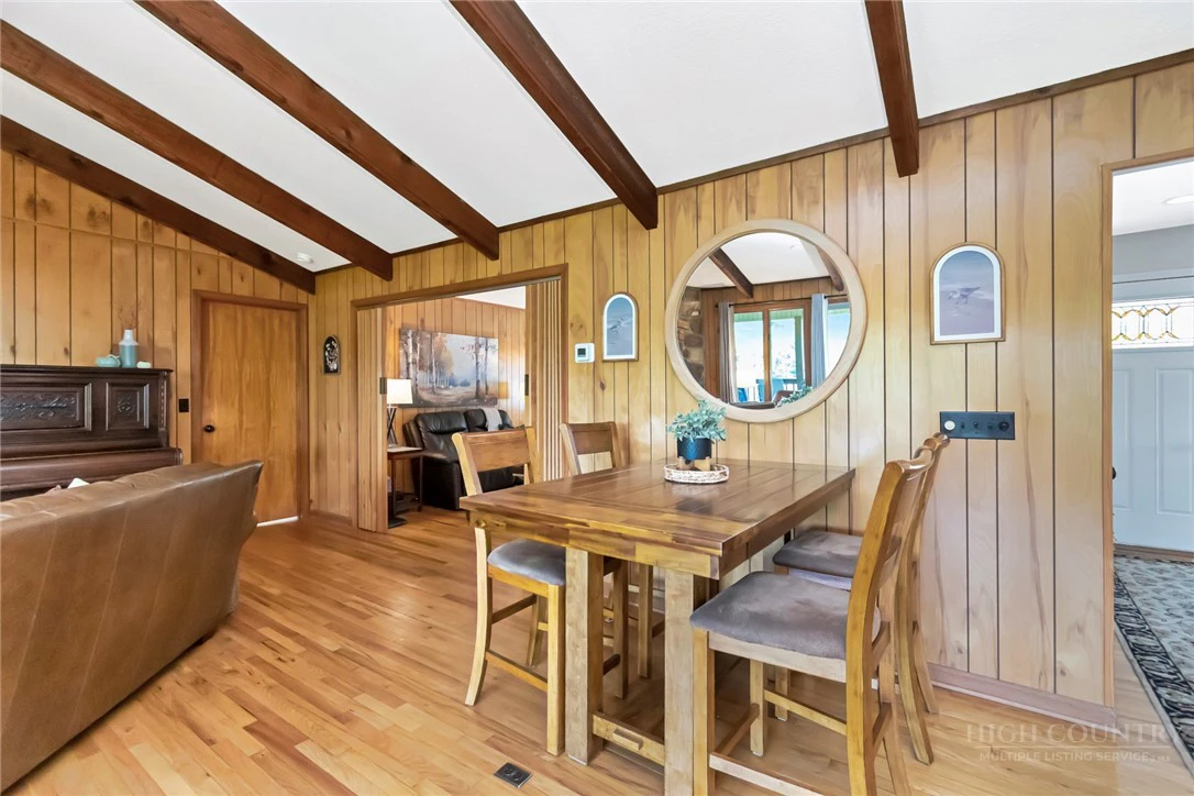 Image number 9 for the current listing