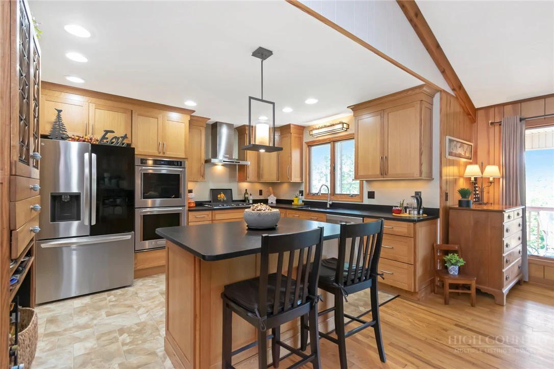 Image number 11 for the current listing