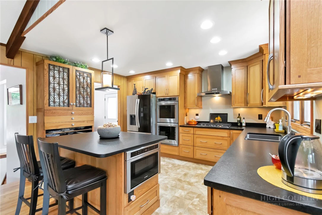 Image number 14 for the current listing