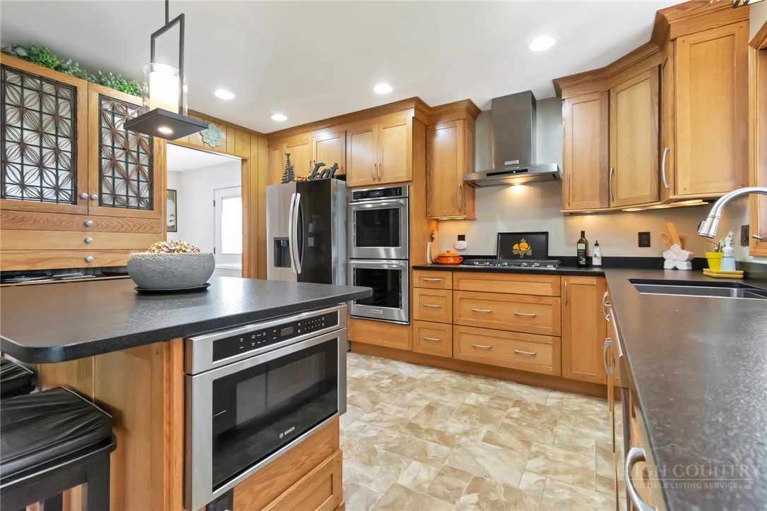 Image number 15 for the current listing