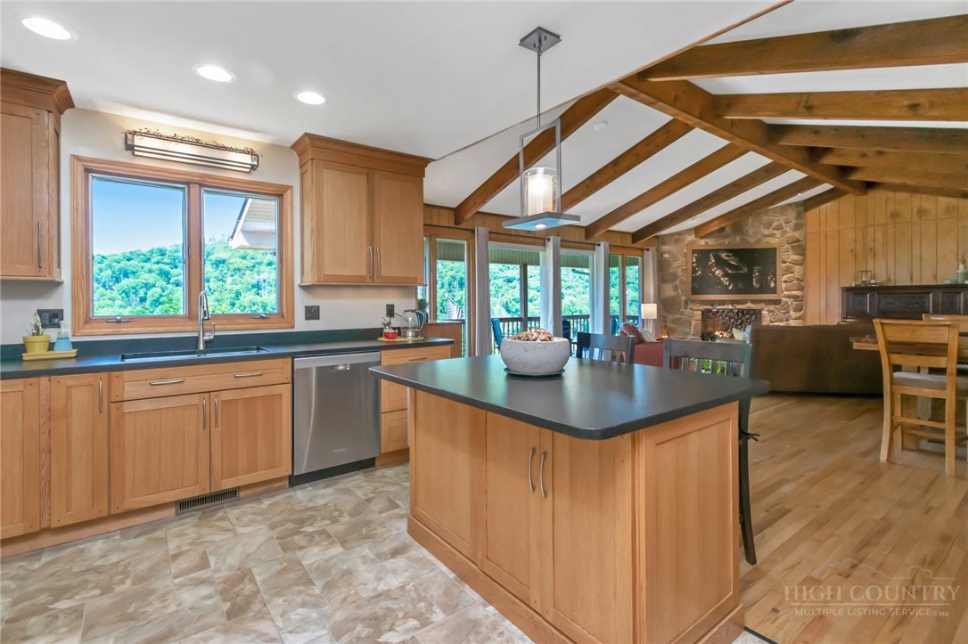 Image number 18 for the current listing