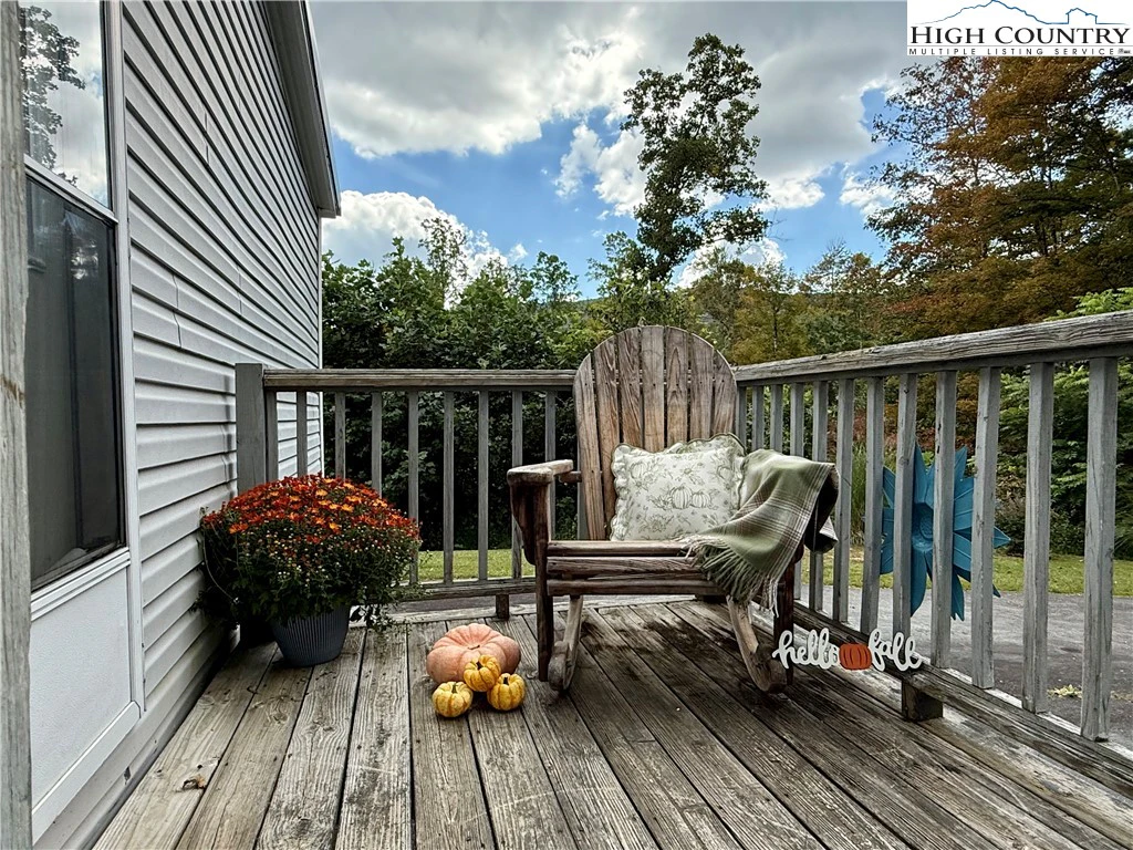 Image number 16 for the current listing