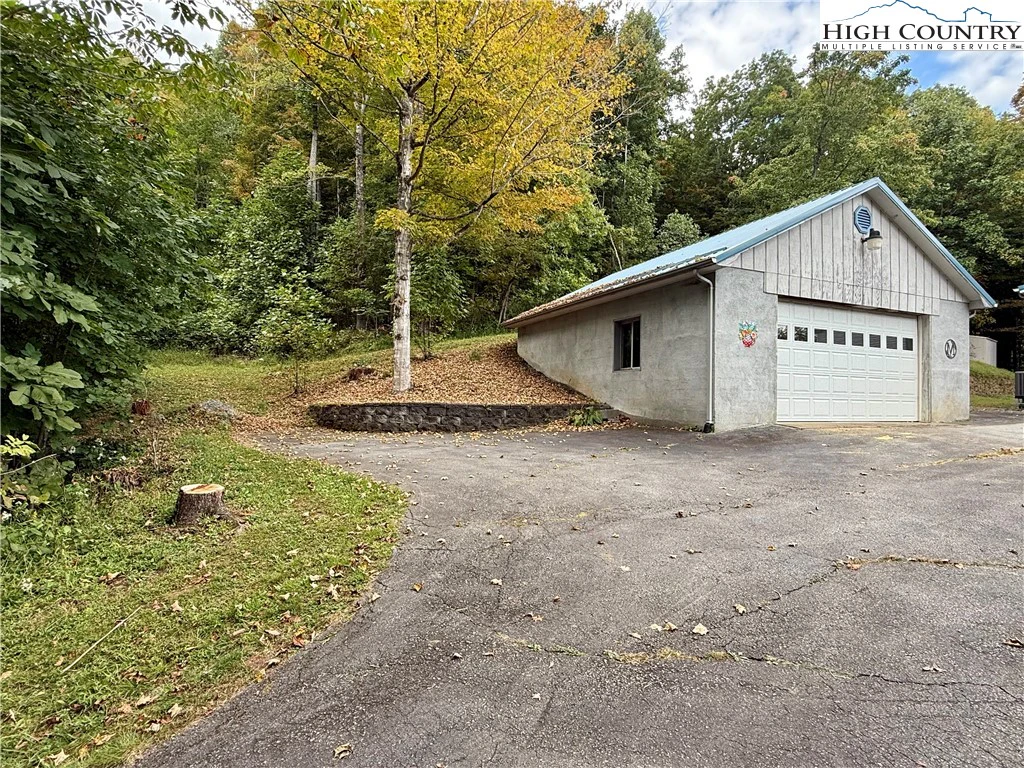 Image number 12 for the current listing