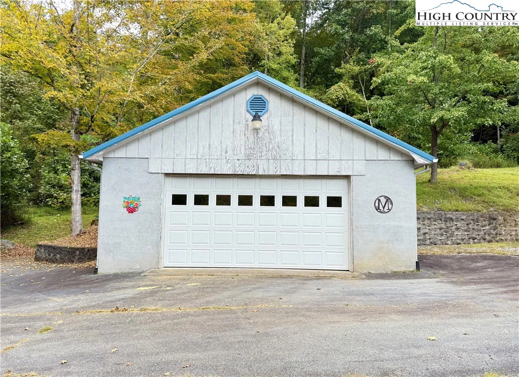 Image number 2 for the current listing