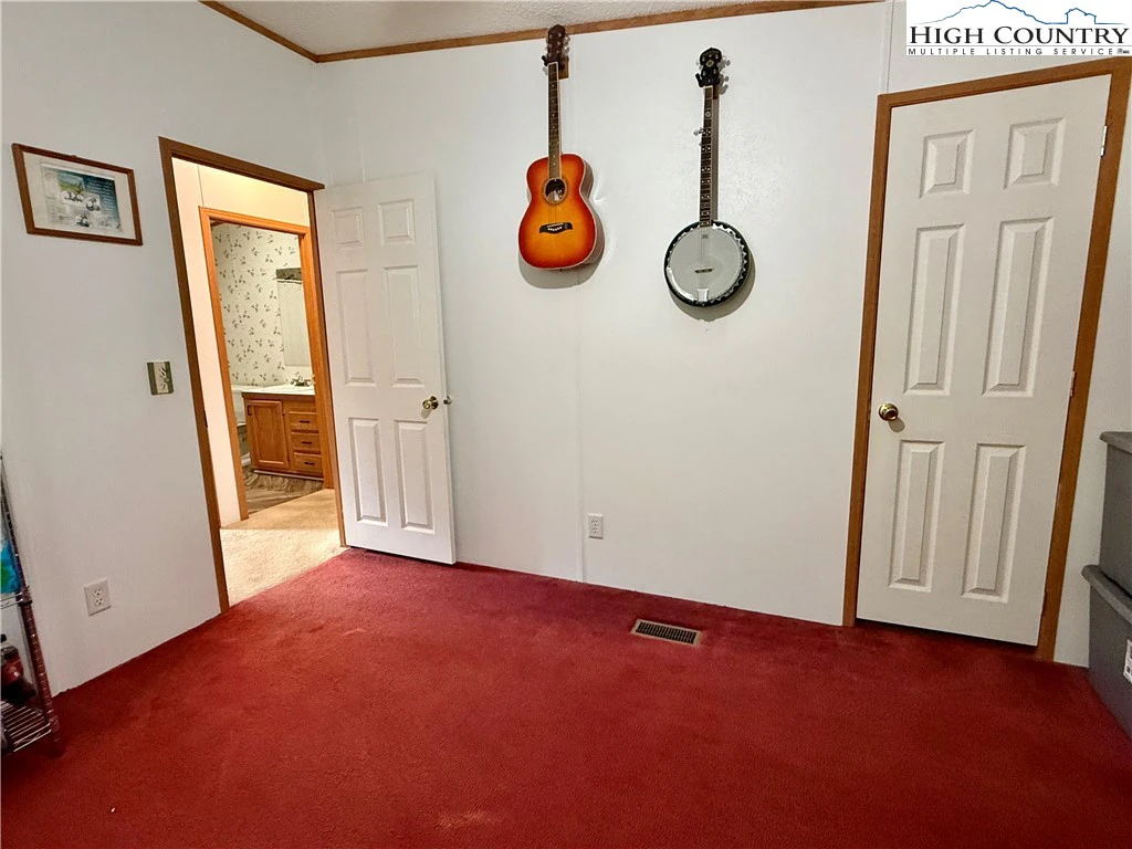 Image number 3 for the current listing
