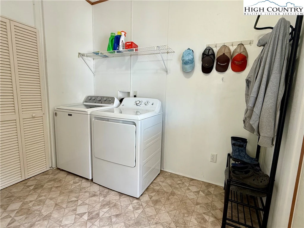 Image number 7 for the current listing
