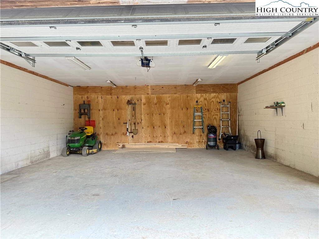 Image number 14 for the current listing