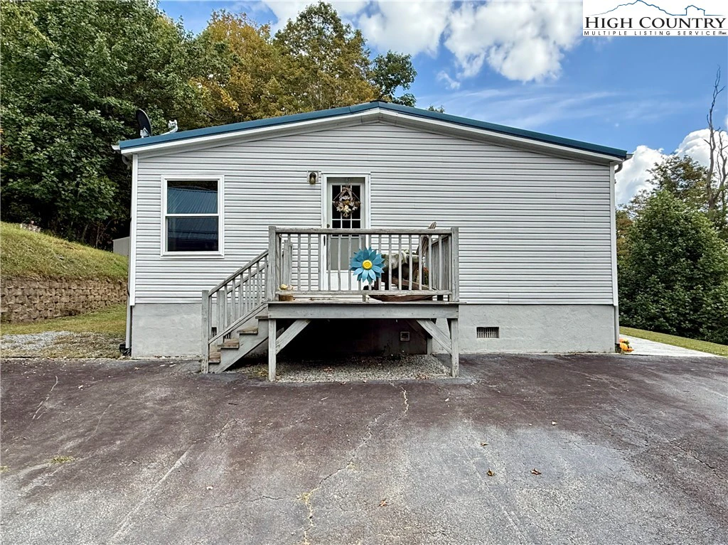 Image number 15 for the current listing