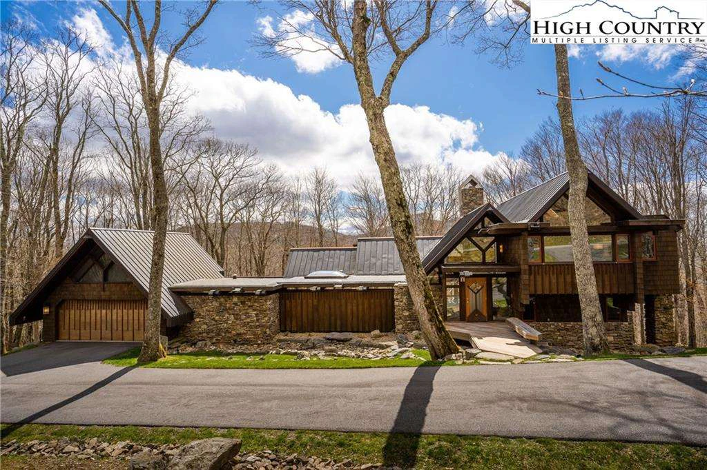 Image number 1 for the current listing