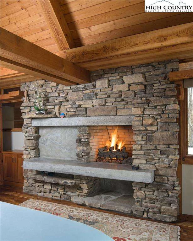 Image number 3 for the current listing