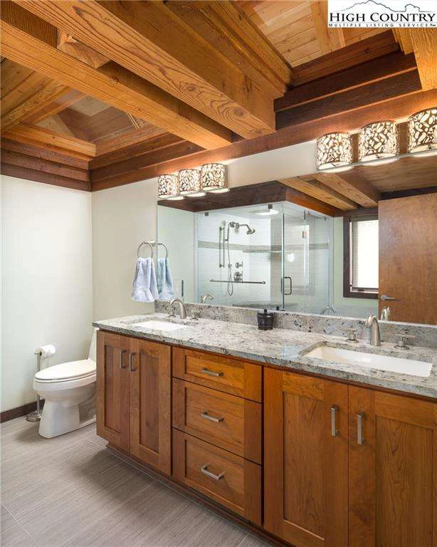 Image number 5 for the current listing