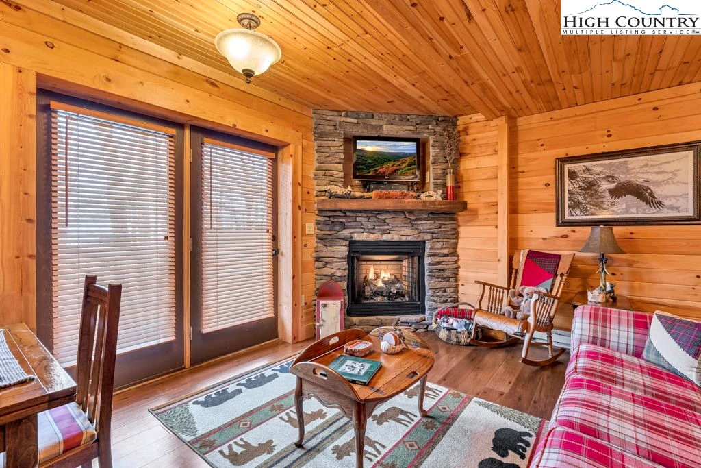 Image number 6 for the current listing