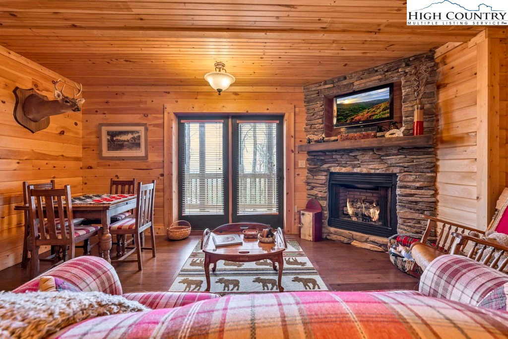 Image number 8 for the current listing