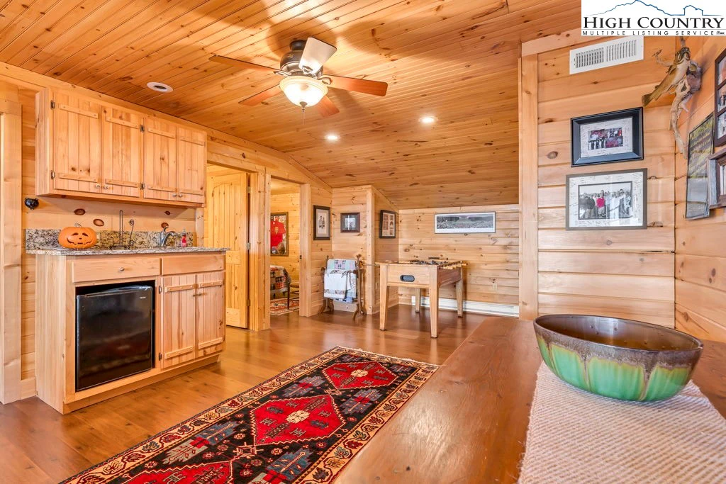Image number 9 for the current listing