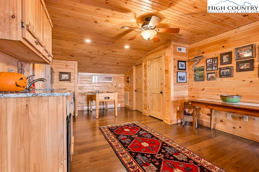 Image number 10 for the current listing