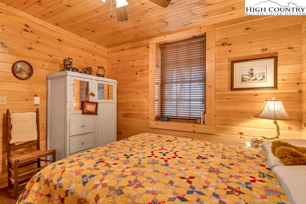 Image number 2 for the current listing