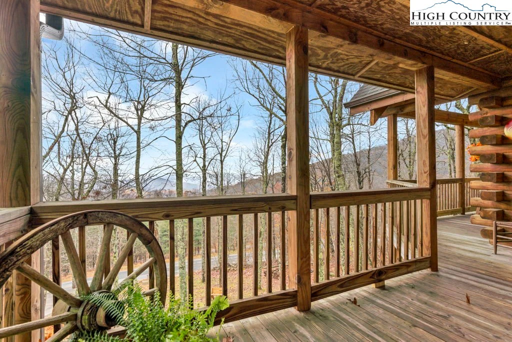 Image number 19 for the current listing