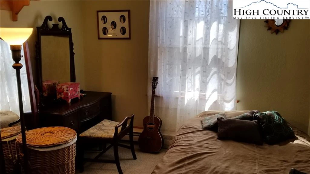 Image number 7 for the current listing