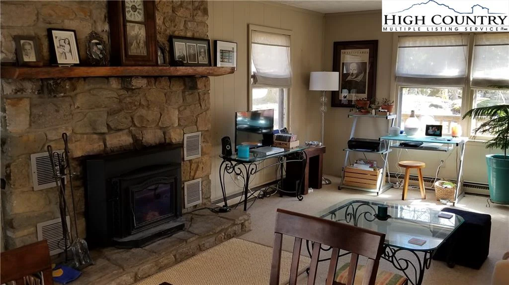 Image number 17 for the current listing