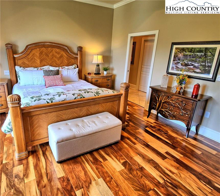 Image number 3 for the current listing