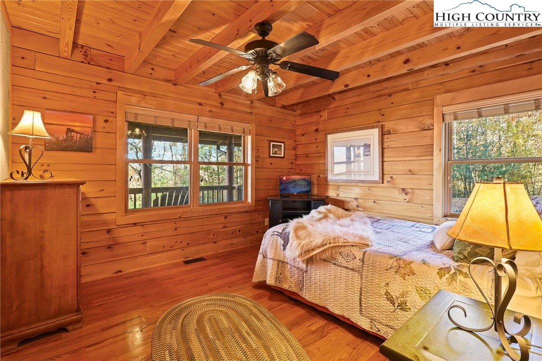 Image number 51 for the current listing