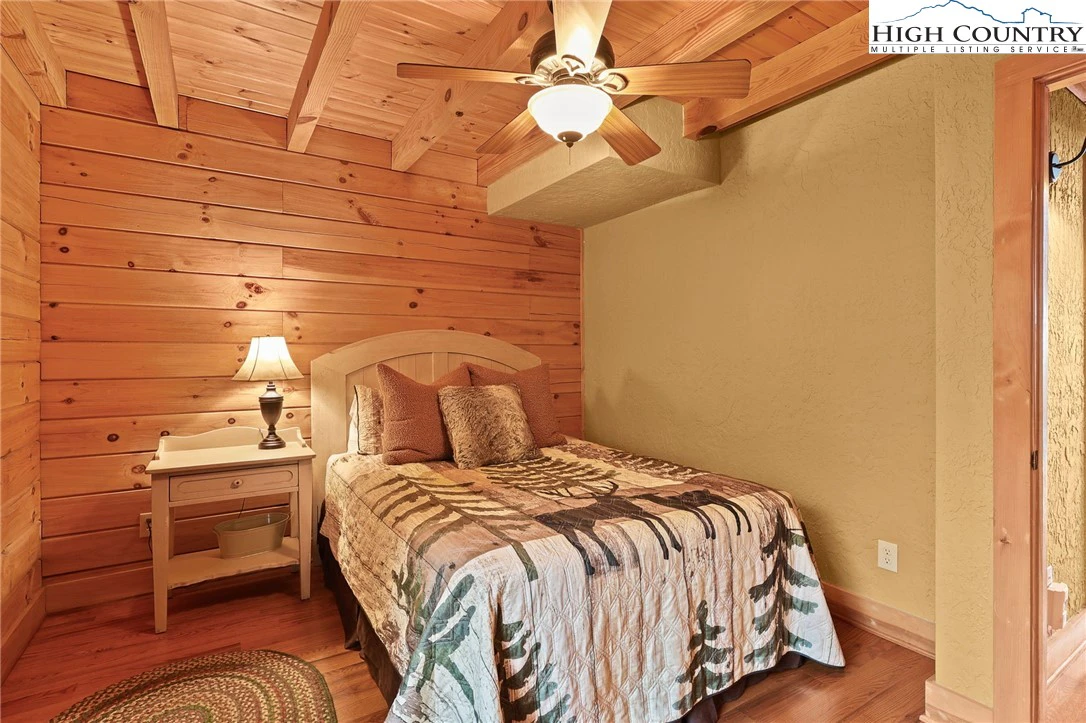 Image number 4 for the current listing