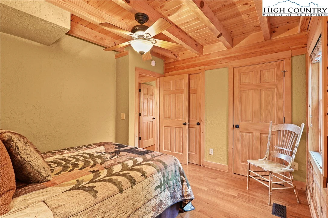 Image number 5 for the current listing