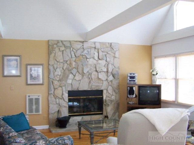 Image number 10 for the current listing