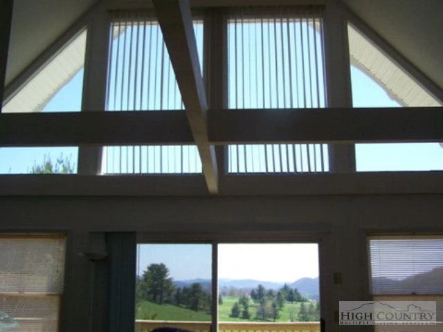 Image number 9 for the current listing