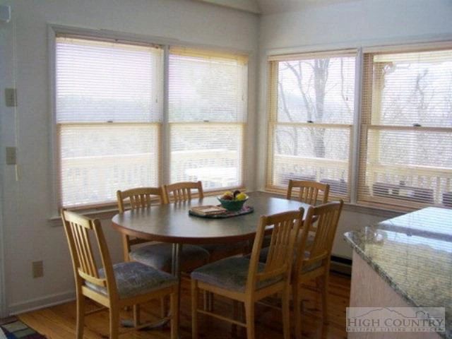 Image number 7 for the current listing