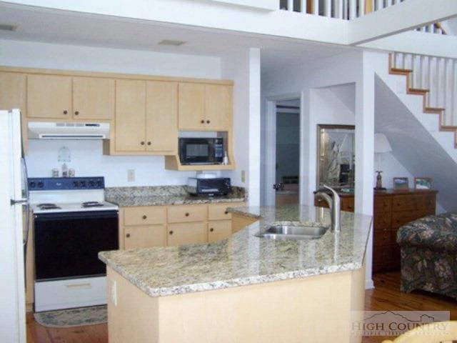 Image number 5 for the current listing