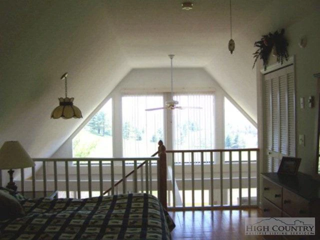 Image number 3 for the current listing