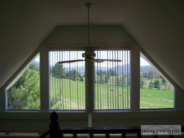 Image number 17 for the current listing