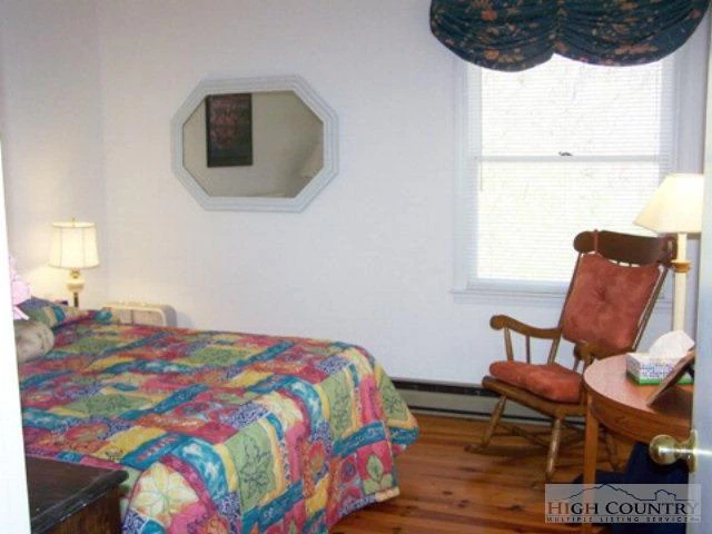 Image number 15 for the current listing
