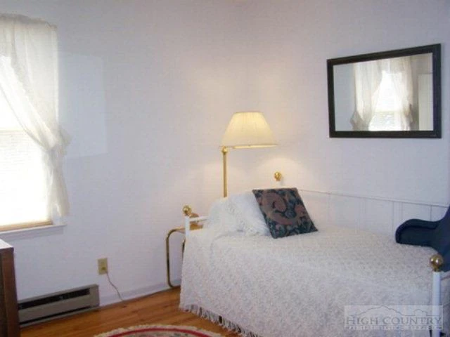 Image number 14 for the current listing
