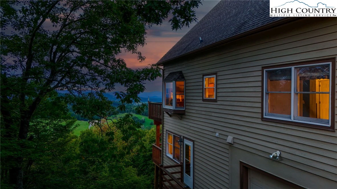 Image number 15 for the current listing