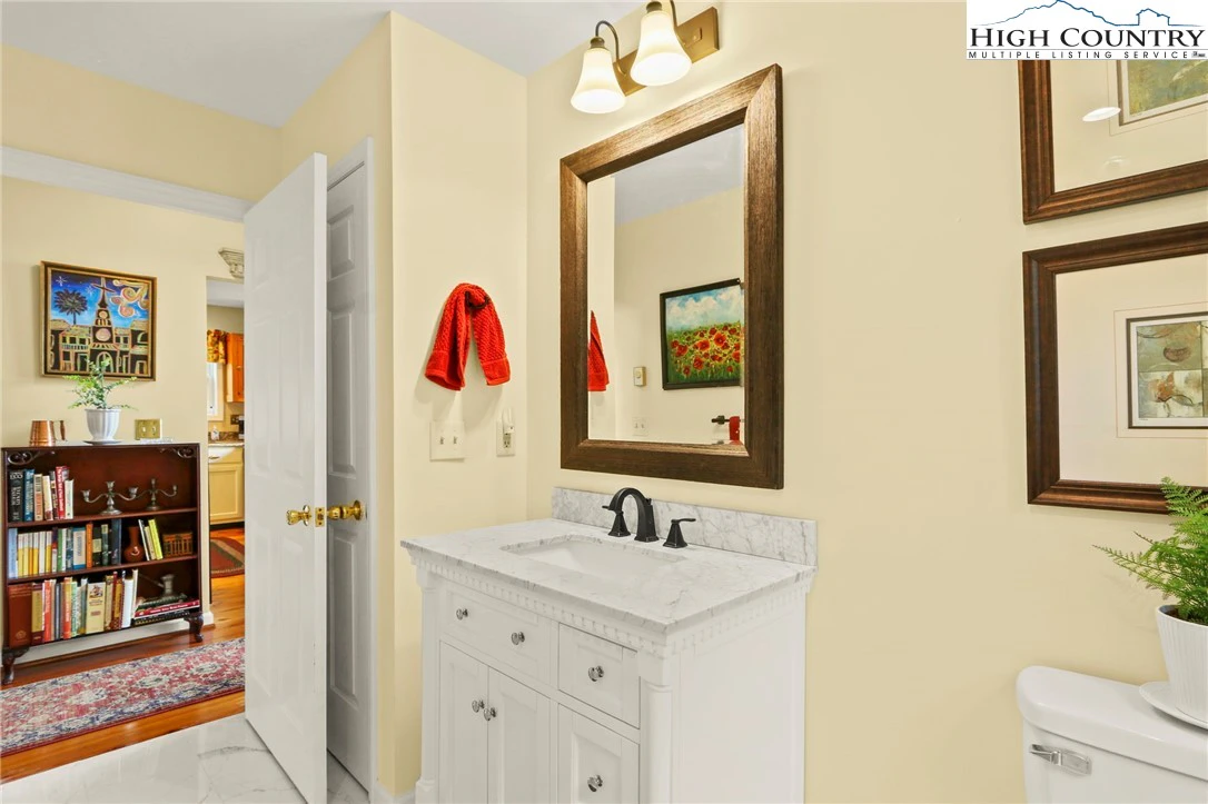 Image number 4 for the current listing