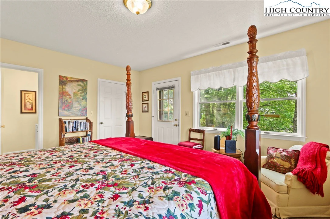 Image number 10 for the current listing