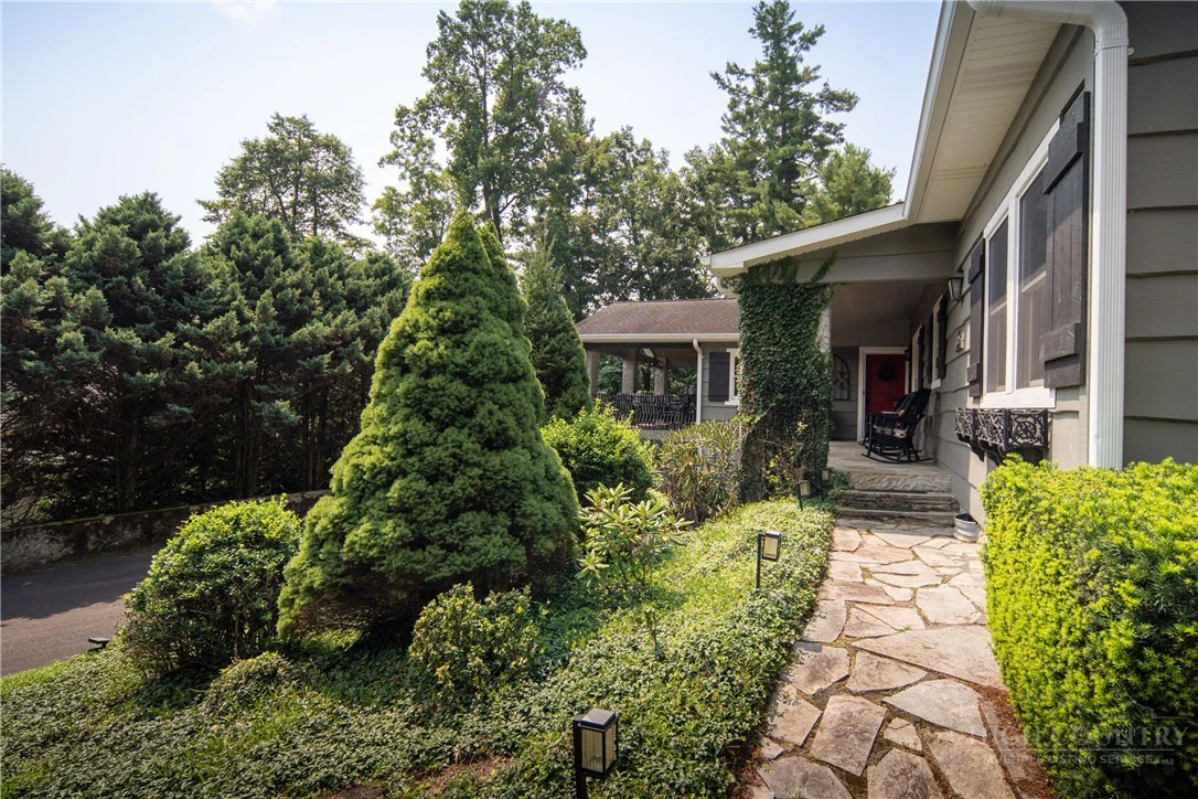 Image number 3 for the current listing