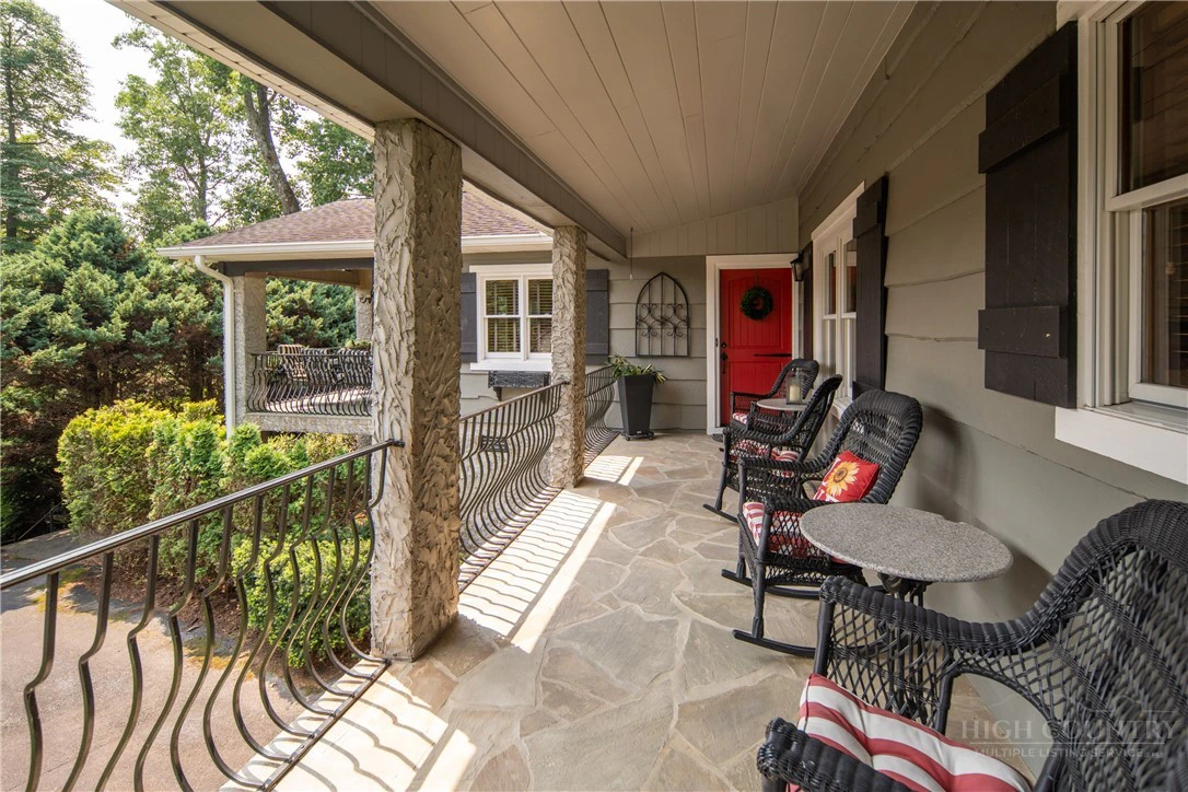 Image number 4 for the current listing